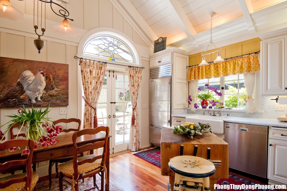 Elegant waverly curtains in Kitchen Farmhouse with Chicken Roost Ladder next to Butcher Block Countertops alongside Kitchen Rug andCountry Kitchen  Cửa với cửa đối diện nhau hóa giải làm sao ?