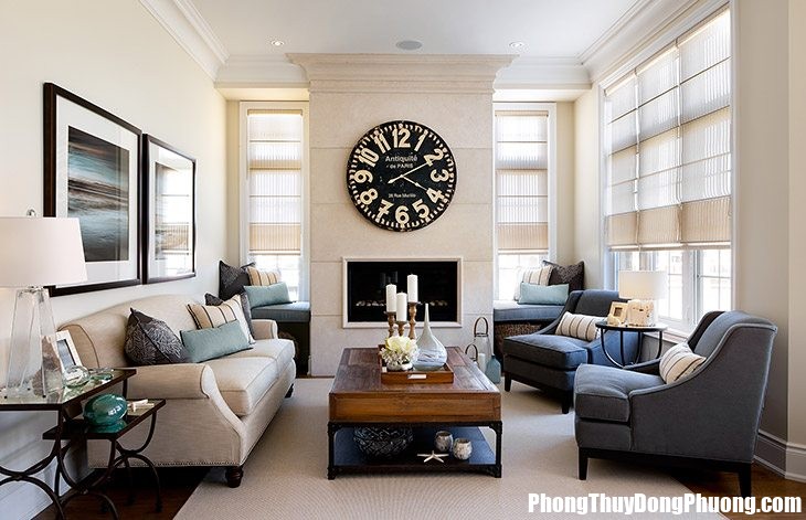living room decorating ideas traditional rustic with large clock and upholstered pieces via jane lockhart Tăng năng lượng cho nhà ở nhờ biết cách treo đồng hồ